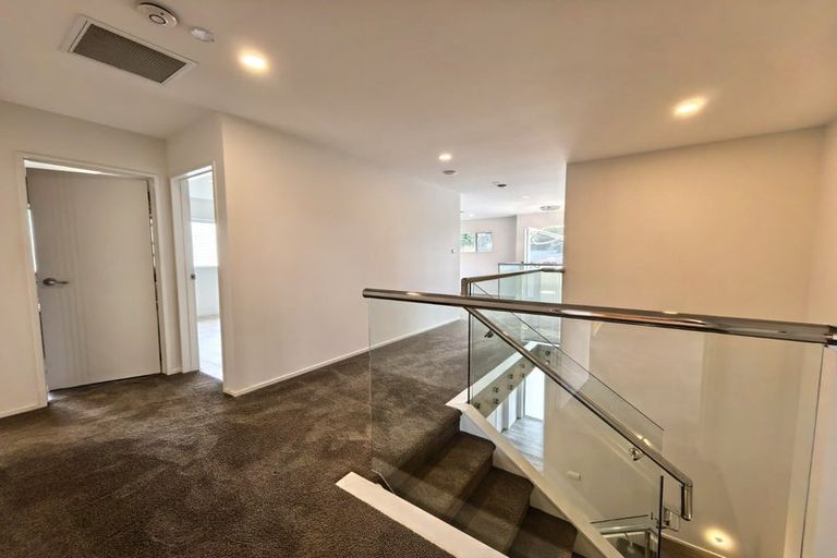 Photo of property in 8b Albany Highway, Greenhithe, Auckland, 0632