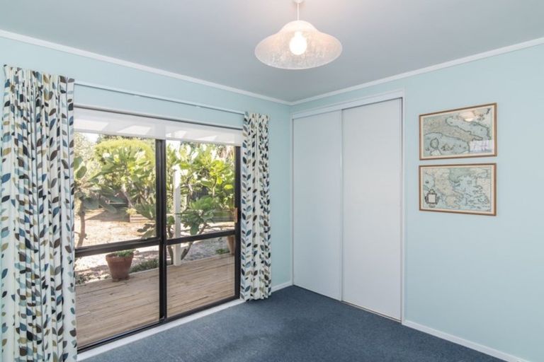 Photo of property in 6 Marram Way, Peka Peka, Waikanae, 5391