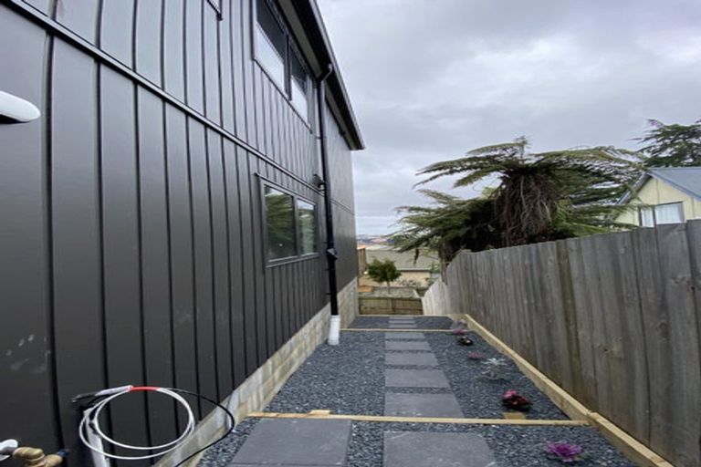 Photo of property in 17c Buscomb Avenue, Henderson, Auckland, 0610