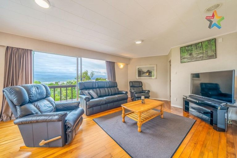 Photo of property in 42 Akatea Road, Korokoro, Lower Hutt, 5012