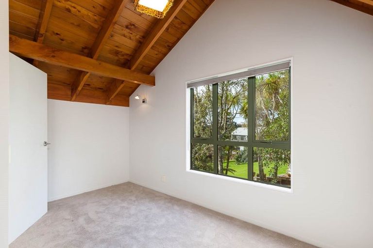 Photo of property in 6 Tree Fern Trail, Campbells Bay, Auckland, 0630