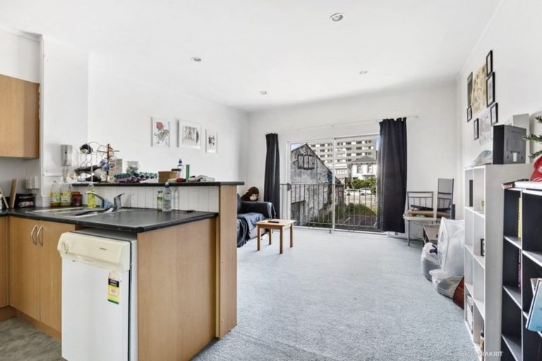 Photo of property in 12/3 Kelvin Grove, Te Aro, Wellington, 6011