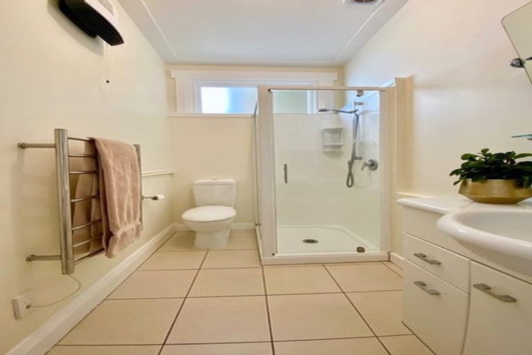 Photo of property in 18 Central Terrace, Kelburn, Wellington, 6012