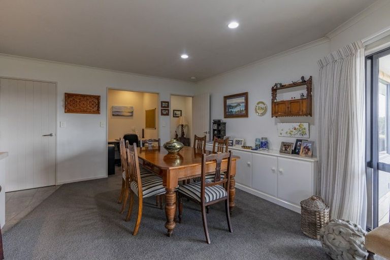 Photo of property in 14 Brooker Place, Waipukurau, 4200