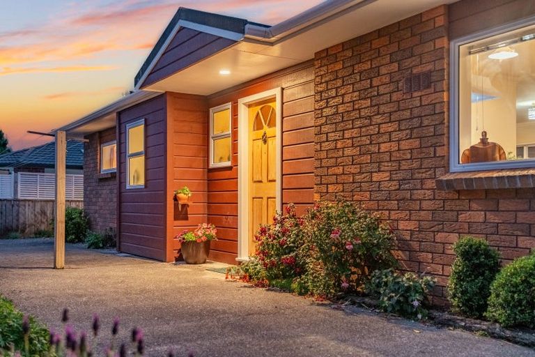 Photo of property in 3 Oak Street, Ebdentown, Upper Hutt, 5018