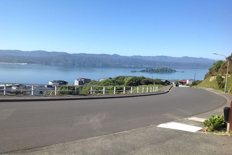 Photo of property in 36b Tamworth Crescent, Newlands, Wellington, 6037