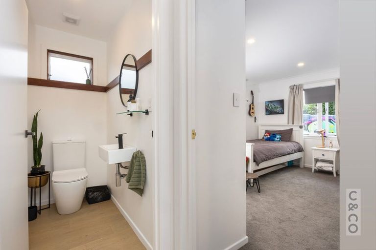 Photo of property in 50 Great North Road, Riverhead, 0820