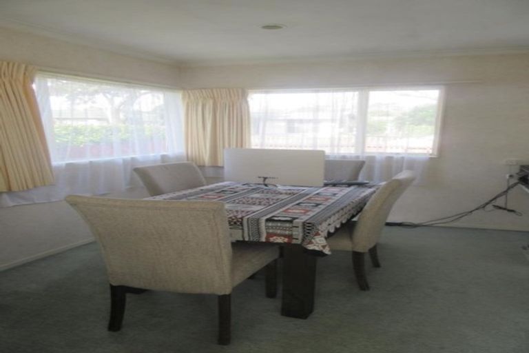 Photo of property in 31 Ray Small Drive, Papakura, 2110