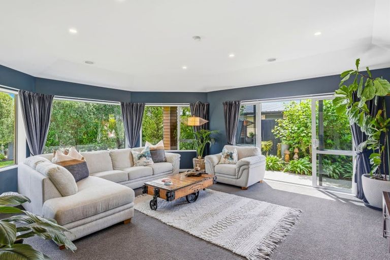 Photo of property in 8 Otupoa Way, Paraparaumu, 5032