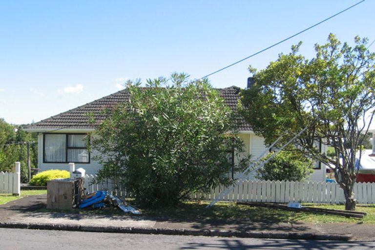 Photo of property in 6 Cobham Crescent, Kelston, Auckland, 0602
