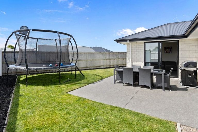 Photo of property in 3 Springbrook Close, Rangiora, 7400