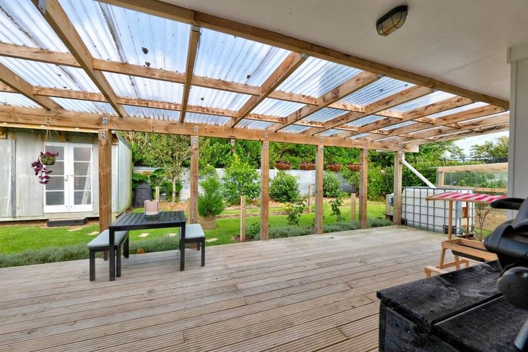 Photo of property in 16 Ponderosa Place, Opunake, 4616