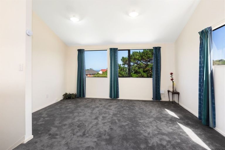 Photo of property in 8 Morere Street, Titahi Bay, Porirua, 5022