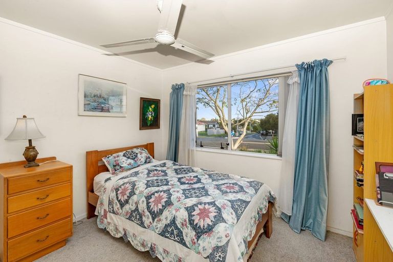 Photo of property in 2/30 Wharf Road, Te Atatu Peninsula, Auckland, 0610