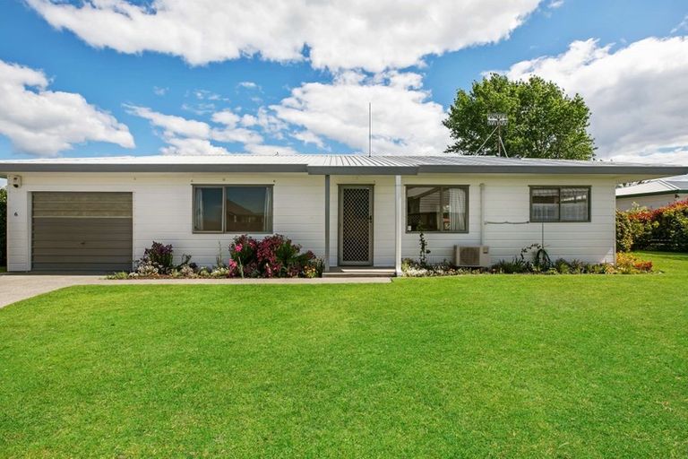 Photo of property in 6 Barbara Grove, Papamoa Beach, Papamoa, 3118