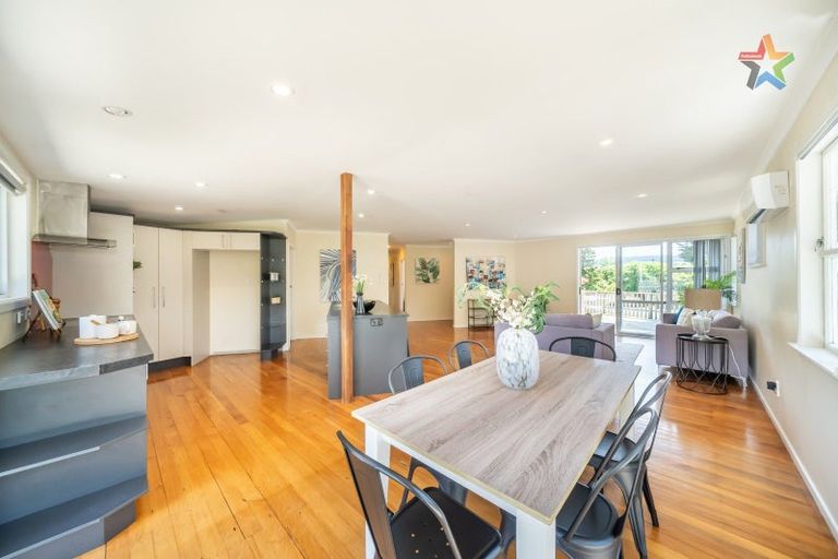 Photo of property in 2 Molloys Road, Te Marua, Upper Hutt, 5018