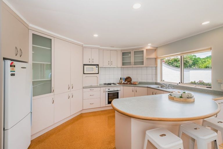 Photo of property in 43 Ngarara Road, Waikanae, 5036