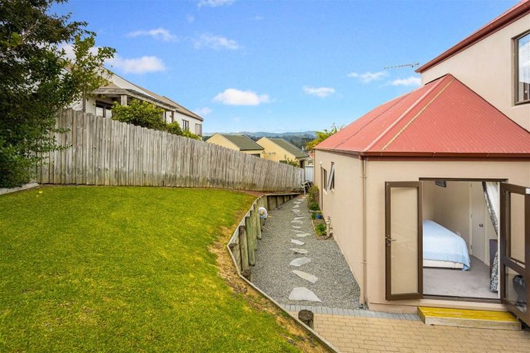 Photo of property in 4 View Ridge Drive, Ranui, Auckland, 0612