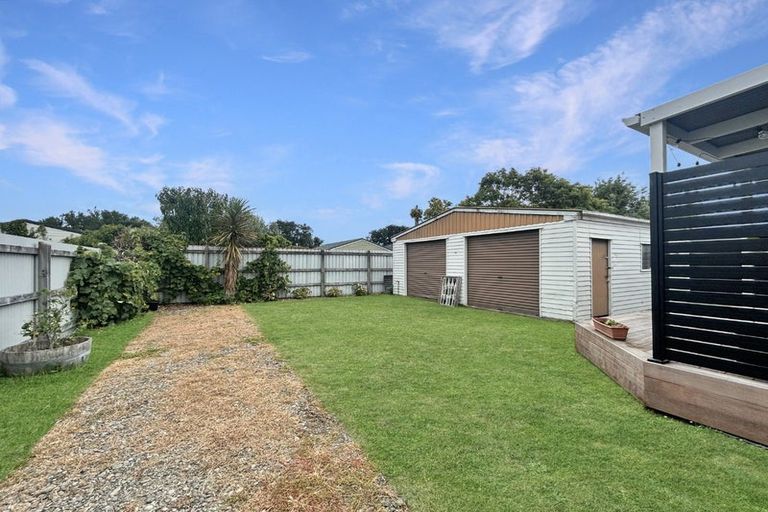 Photo of property in 24 Kingswood Street, Takaro, Palmerston North, 4412
