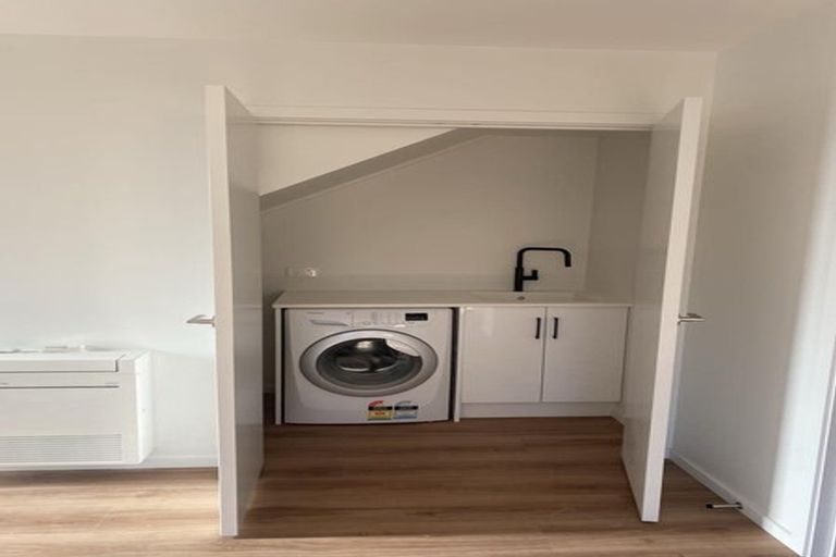 Photo of property in 77 Oregon Drive, Kelvin Heights, Queenstown, 9300