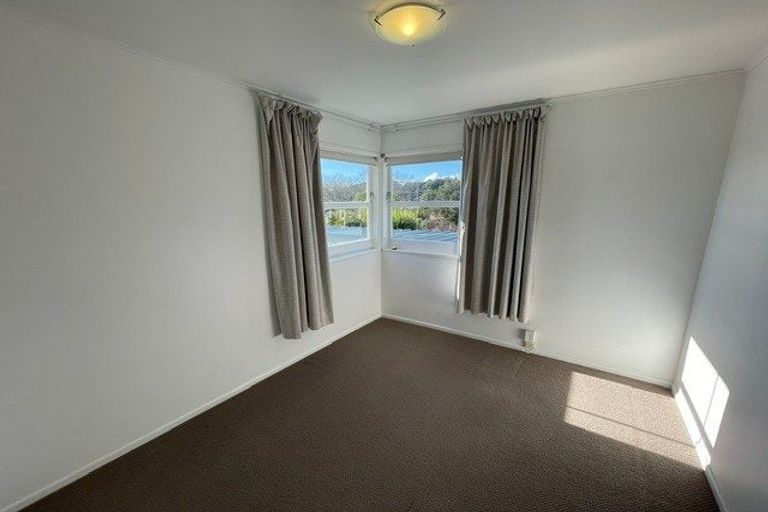 Photo of property in 15 Agincourt Street, Glenfield, Auckland, 0629