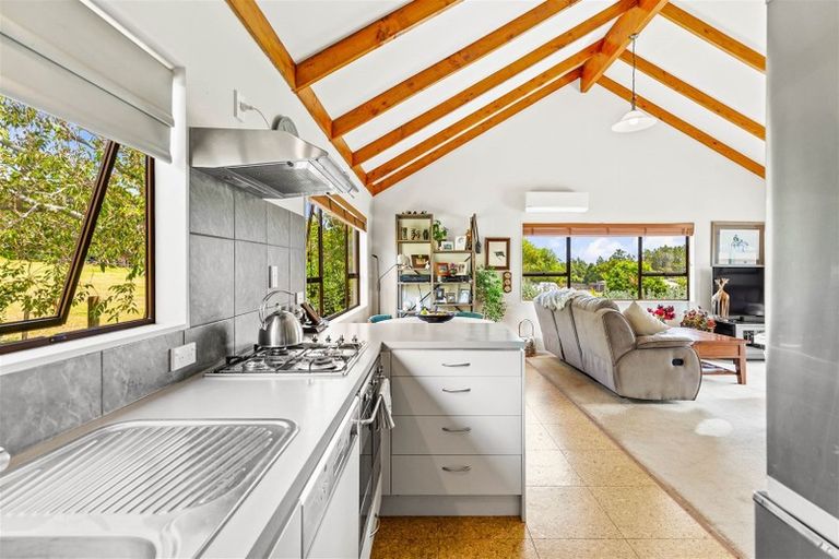 Photo of property in 321 Muriwai Valley Road, Muriwai, Waimauku, 0881