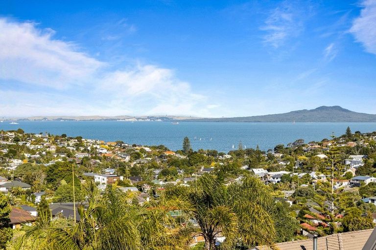 Photo of property in 4 Calypso Place, Rothesay Bay, Auckland, 0630