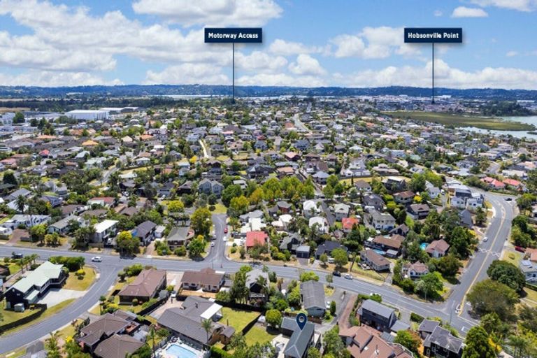 Photo of property in 33 Marina View Drive, West Harbour, Auckland, 0618