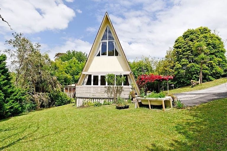 Photo of property in 24 Cornwall Street, Te Atatu South, Auckland, 0610