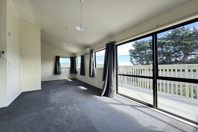 Photo of property in 28 Morere Street, Titahi Bay, Porirua, 5022