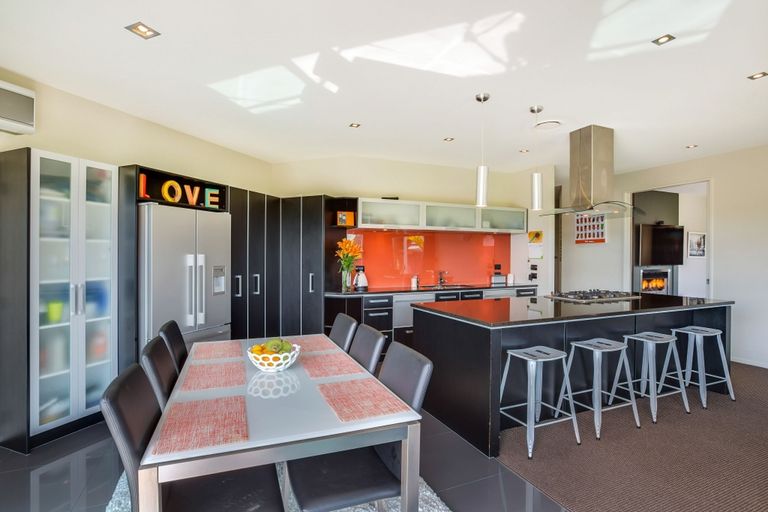 Photo of property in 28 Stranraer Crescent, Wattle Downs, Auckland, 2103