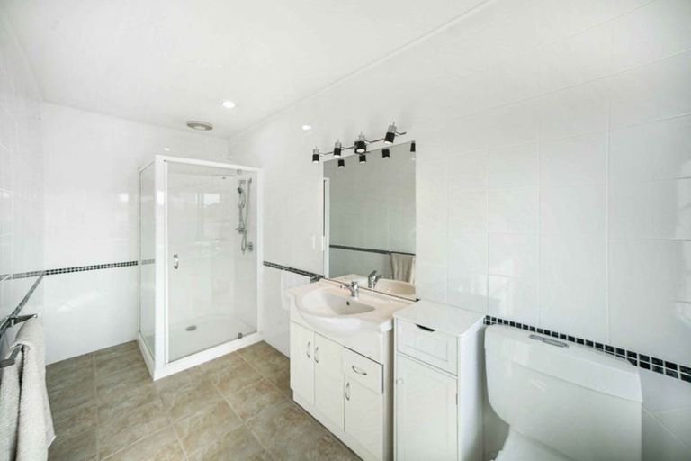 Photo of property in 16 Len Garlick Place, Pahurehure, Papakura, 2113