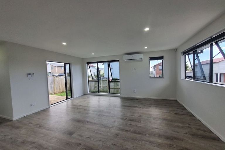 Photo of property in 2 Arnhem Place, Pukekohe, 2120