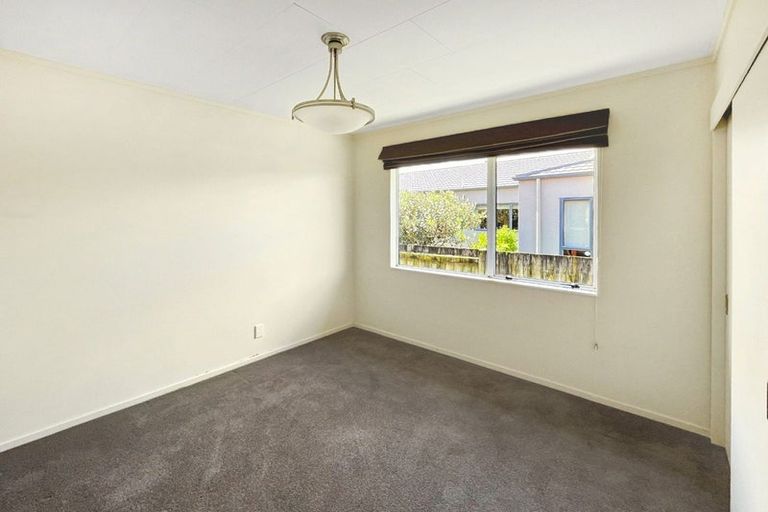 Photo of property in 54 Dalfield Place, Highbury, Palmerston North, 4412