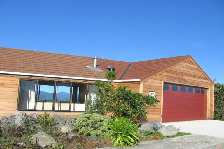 Photo of property in 18 Gurkha Crescent, Khandallah, Wellington, 6035