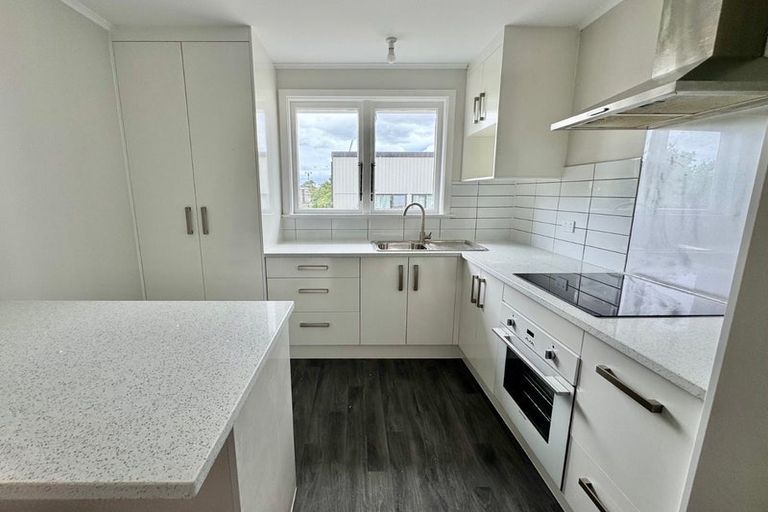 Photo of property in 15 Christmas Road, Manurewa, Auckland, 2102