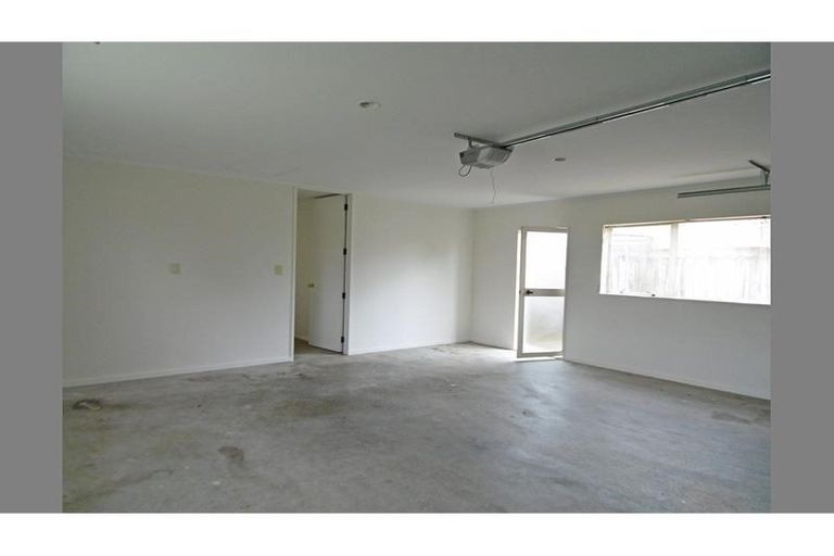 Photo of property in 8 Waylen Place, Burswood, Auckland, 2013