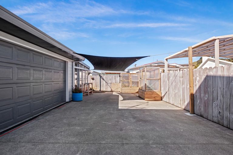 Photo of property in 35 Ocean View Road, Waihi Beach, 3611