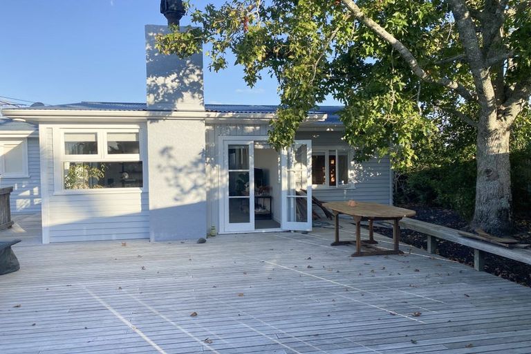 Photo of property in 1/49 Verran Road, Birkenhead, Auckland, 0626