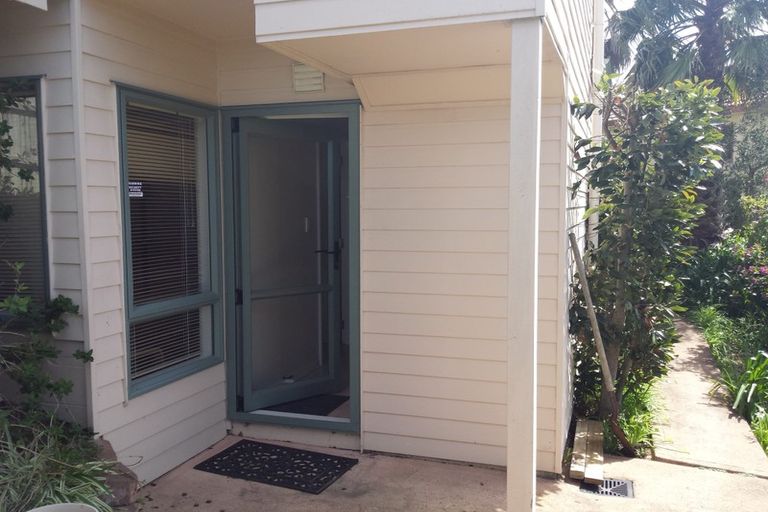 Photo of property in 14 Fulmar Way, Unsworth Heights, Auckland, 0632