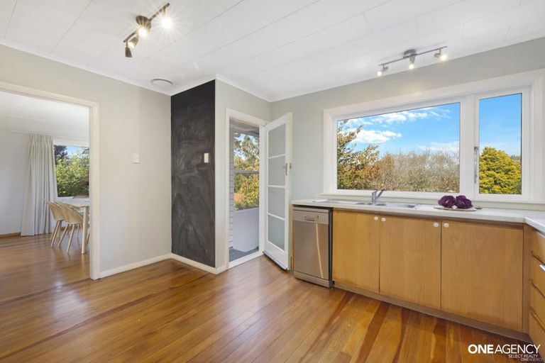 Photo of property in 9 Woodstock Terrace, Tawa, Wellington, 5028