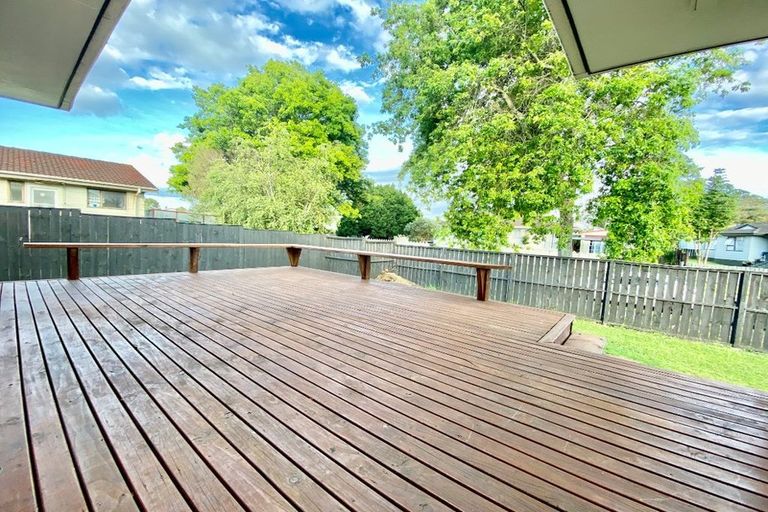 Photo of property in 15 Mon Desir Place, Manurewa, Auckland, 2102