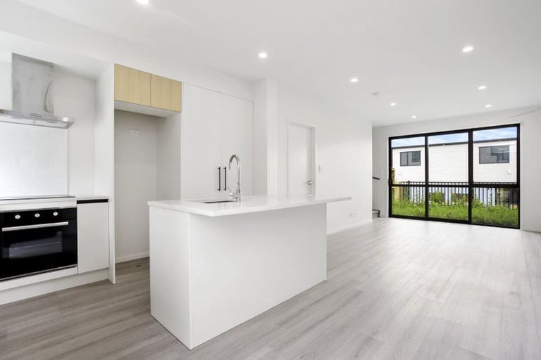 Photo of property in 14 Clay Works Lane, New Lynn, 0600