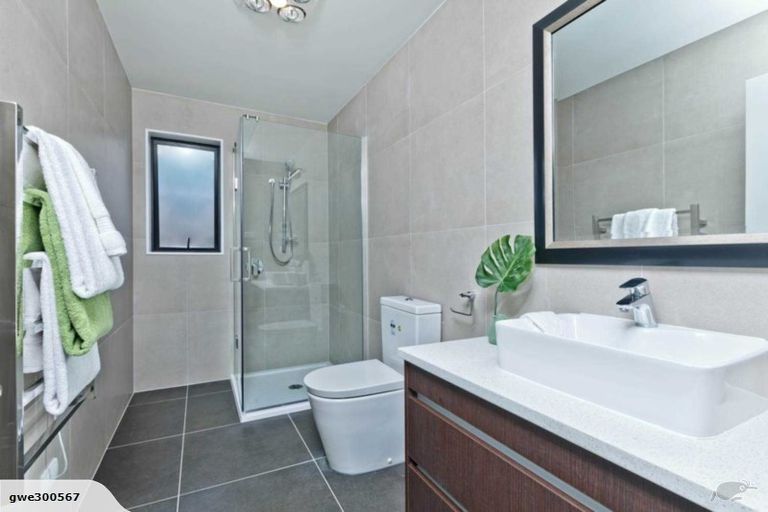 Photo of property in 30 Para Close, Fairview Heights, Auckland, 0632