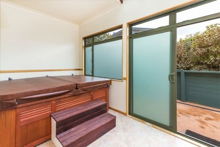 Photo of property in 28 Chesham Avenue, Waipahihi, Taupo, 3330