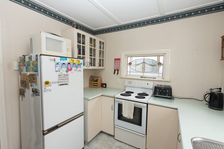 Photo of property in 263 Huatoki Street, Upper Vogeltown, New Plymouth, 4310