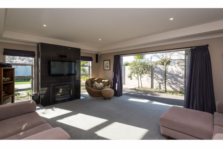 Photo of property in 28 Ruahine Place, Parklands, Christchurch, 8083