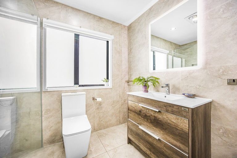 Photo of property in 63 Rakich Place, Henderson, Auckland, 0612