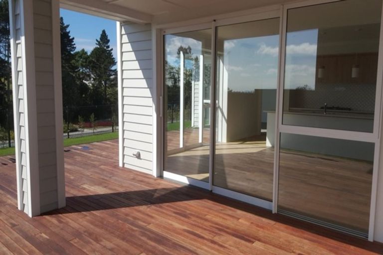 Photo of property in 150 Colonial Drive, Silverdale, 0932