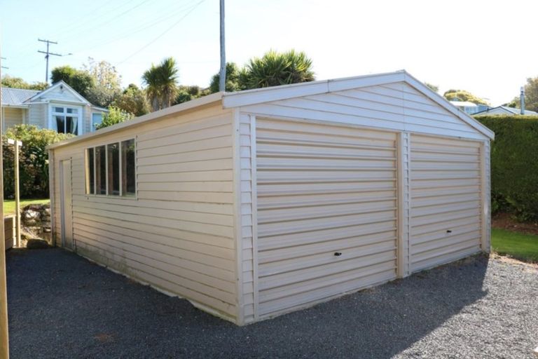 Photo of property in 2 Marine Terrace, Kaka Point, 9271